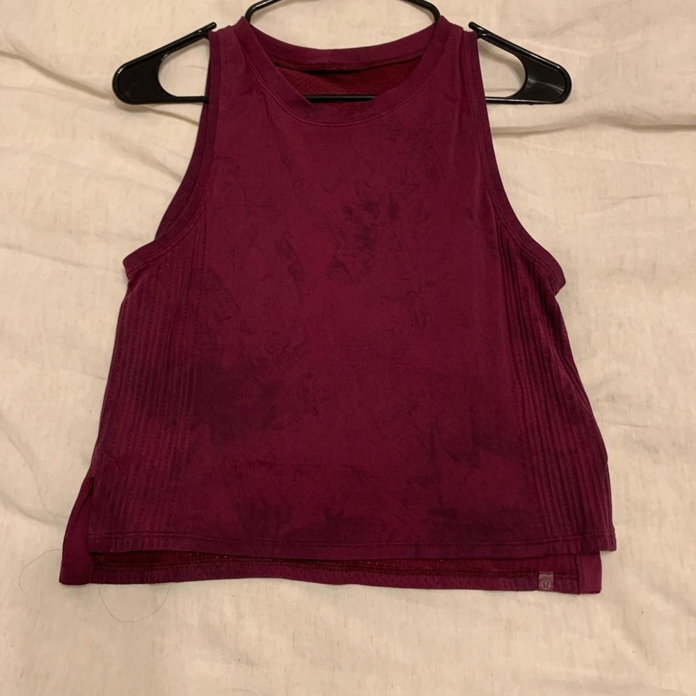 Lululemon slight crop top